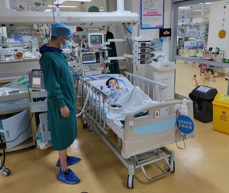 鹤岗跨省救护车出租公司