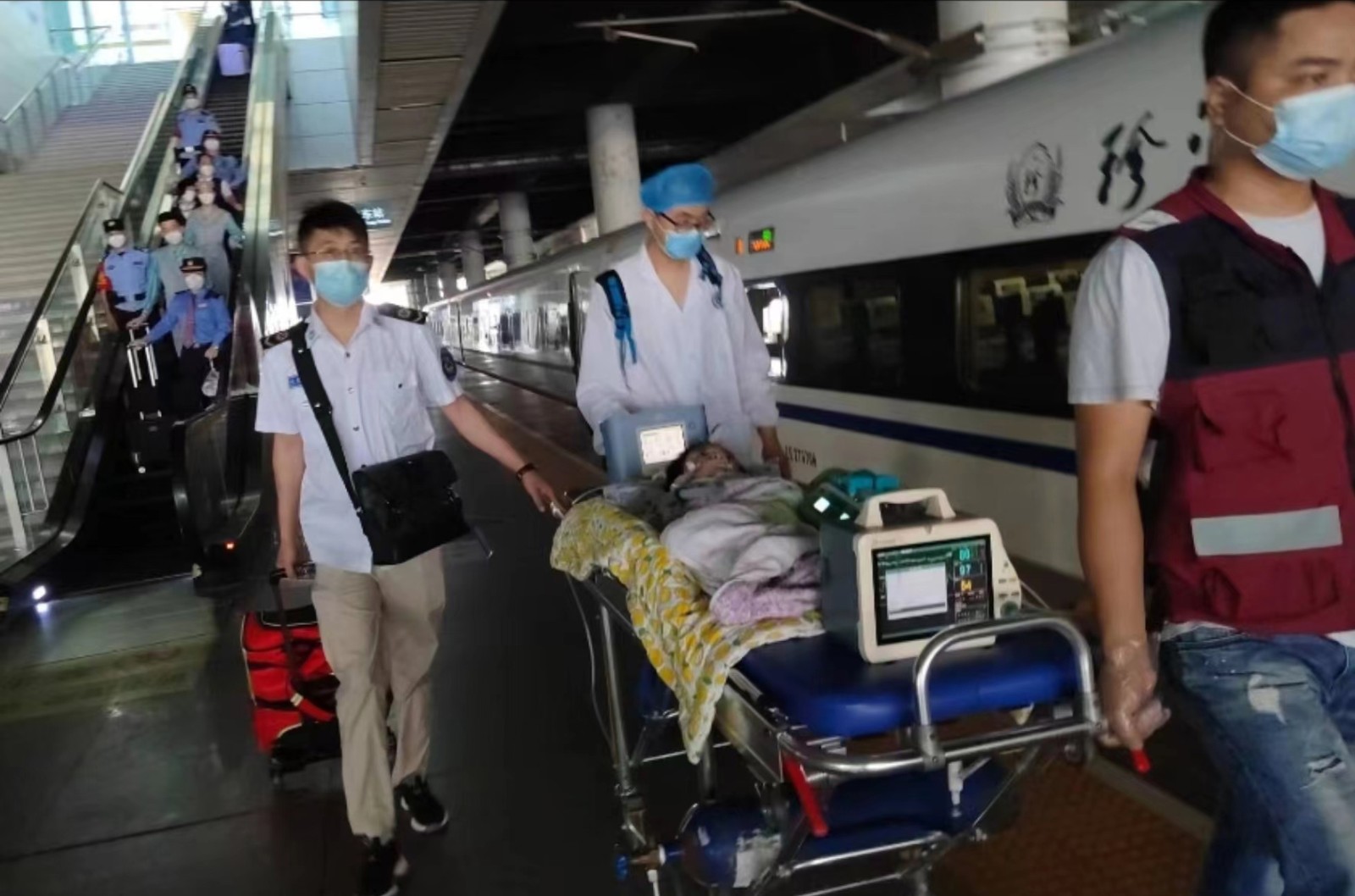 鹤岗高铁转运公司